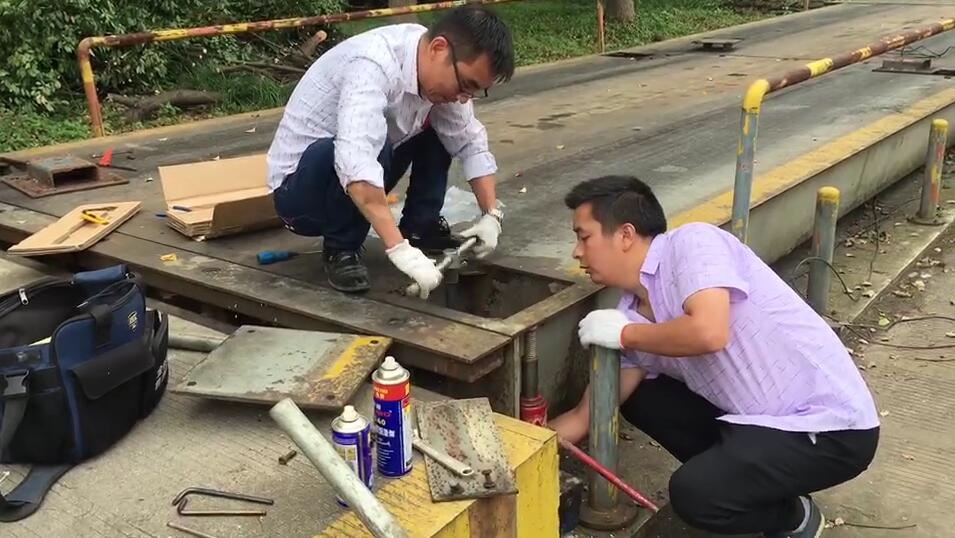 中央可鍛托利多100噸汽車衡維修現(xiàn)場案例分享-蘇州金鉆